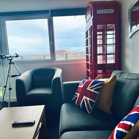 Unique View Of Anfield Stadium - Charming 2 Bedroom Apartment In Liverpool With Parking Exterior photo