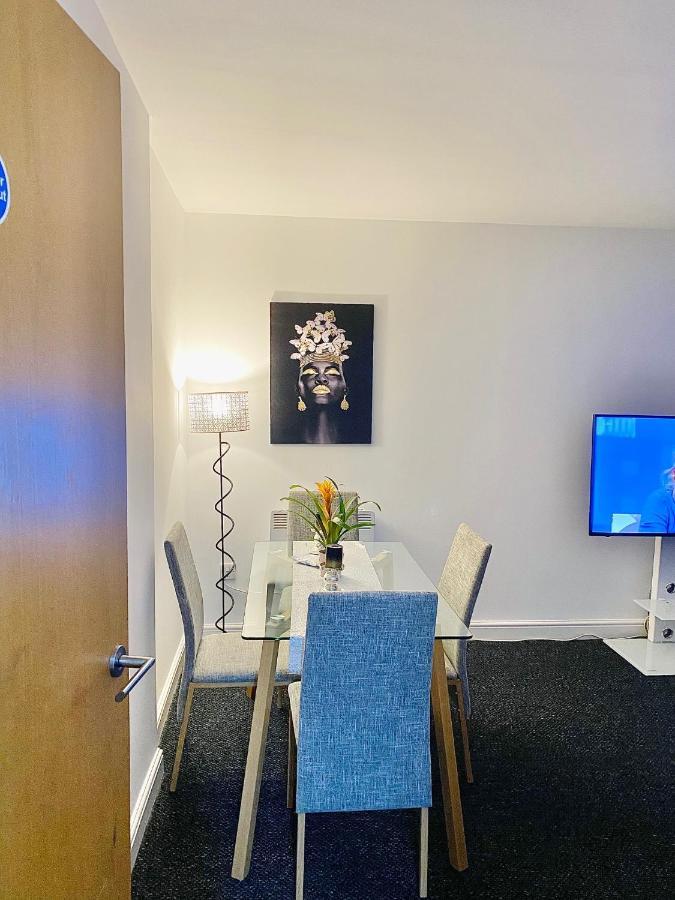 Unique View Of Anfield Stadium - Charming 2 Bedroom Apartment In Liverpool With Parking Exterior photo