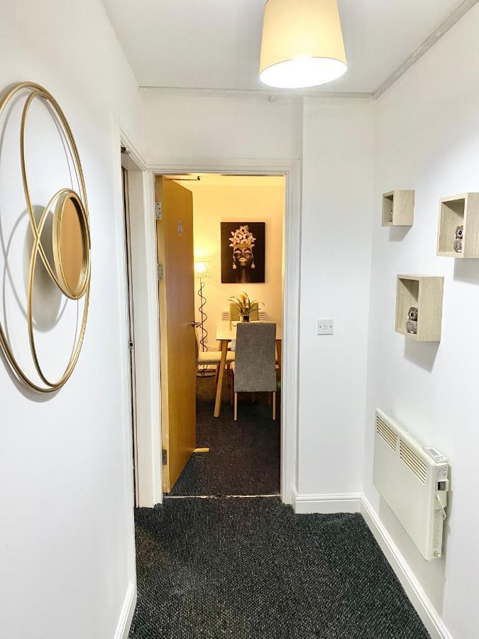 Unique View Of Anfield Stadium - Charming 2 Bedroom Apartment In Liverpool With Parking Exterior photo