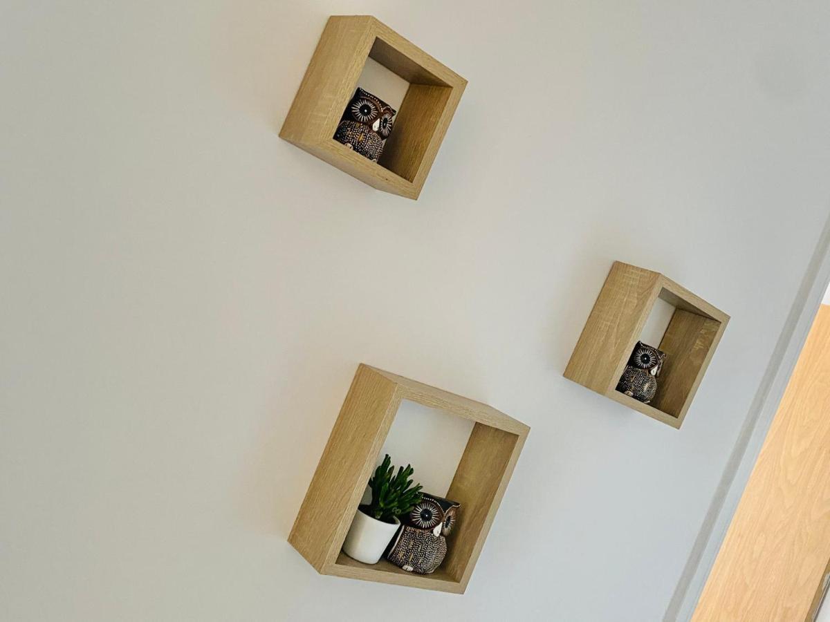 Unique View Of Anfield Stadium - Charming 2 Bedroom Apartment In Liverpool With Parking Exterior photo