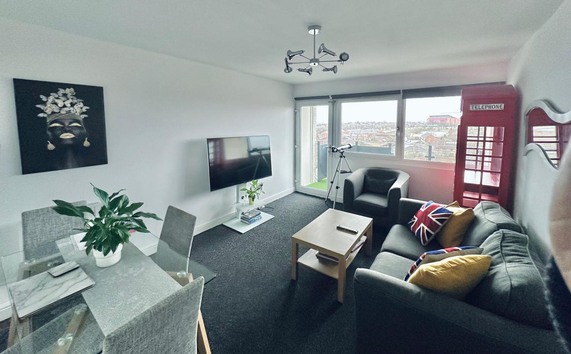 Unique View Of Anfield Stadium - Charming 2 Bedroom Apartment In Liverpool With Parking Exterior photo