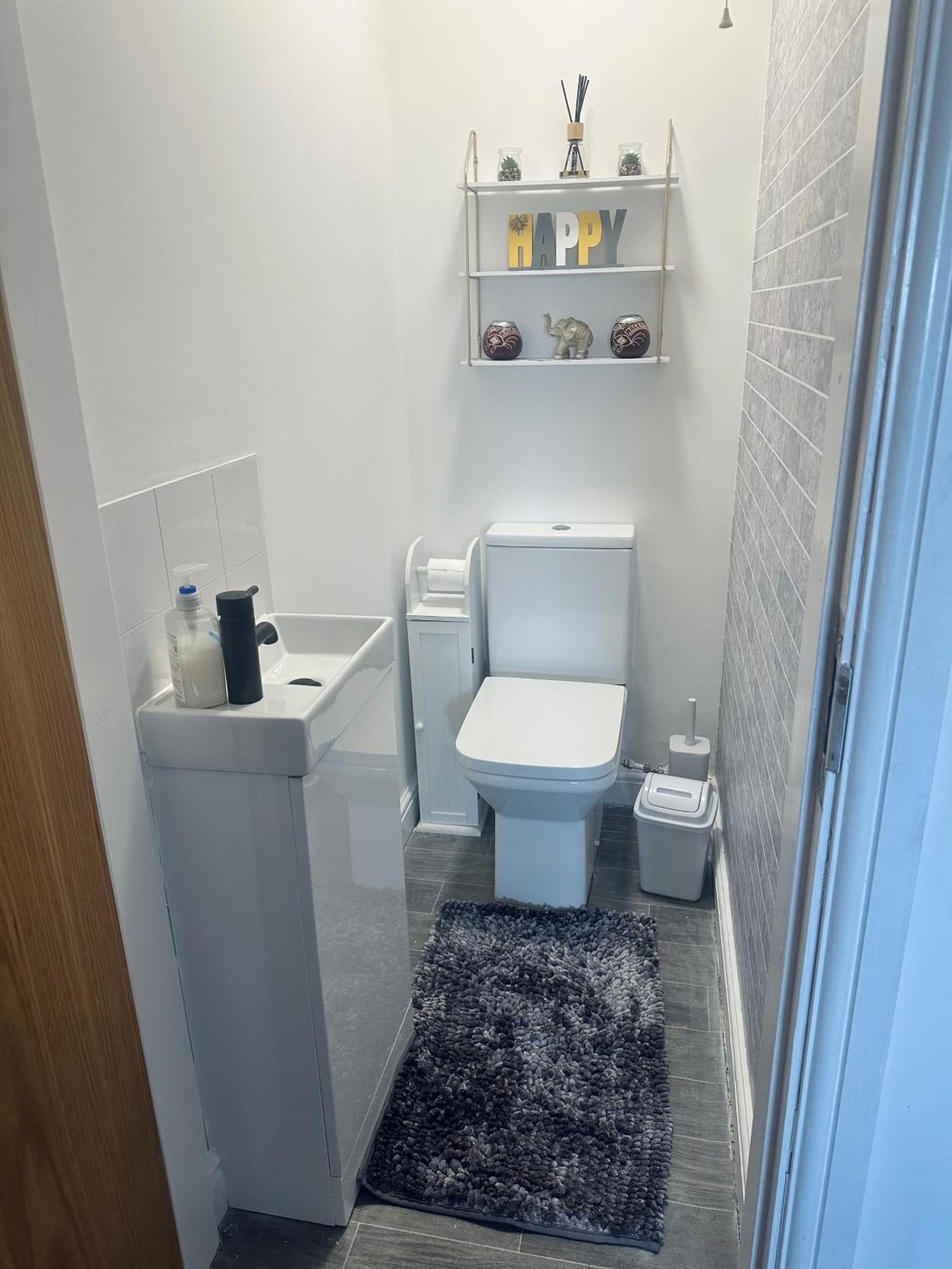 Unique View Of Anfield Stadium - Charming 2 Bedroom Apartment In Liverpool With Parking Exterior photo